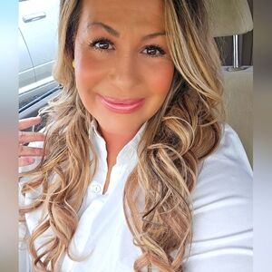 Meet your Posher, Monica